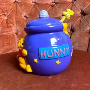 WALT DISNEY WORLD adorable hunny jar with Winnie the Pooh